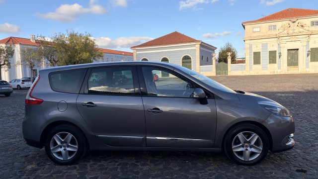 1.5 DCI LUXE 7 LUGARES